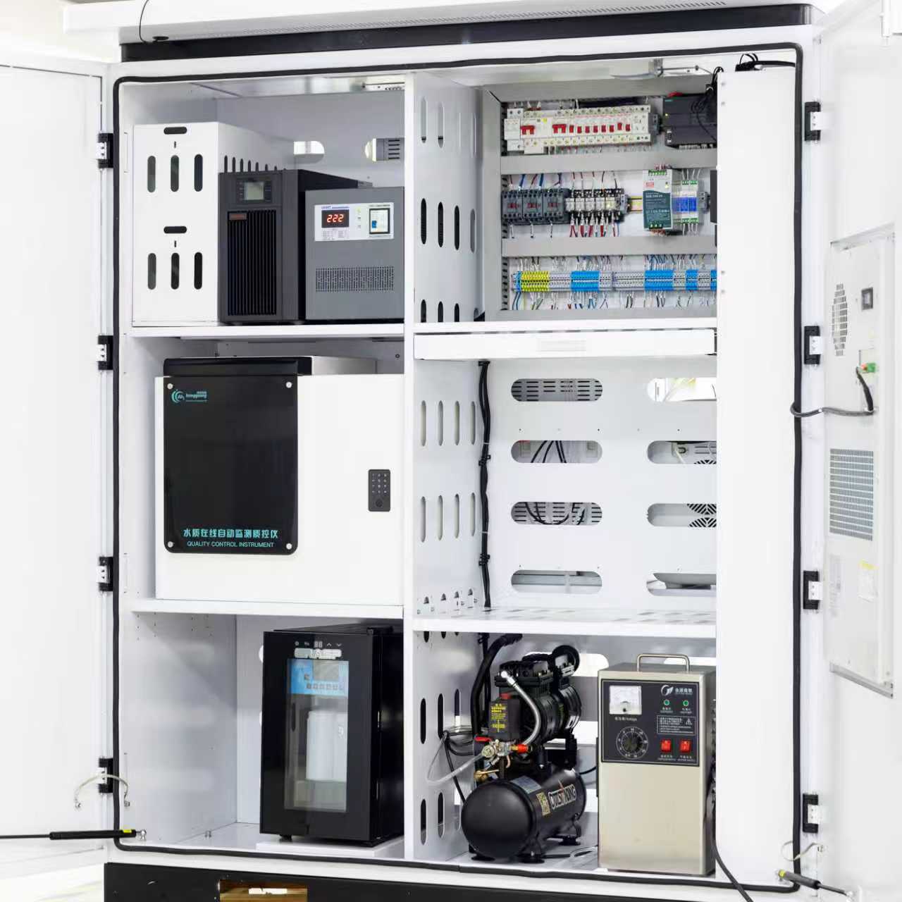 Estaci&oacute;n de monitoreo autom&aacute;tica de calidad del agua a peque&ntilde;a escala para exteriores