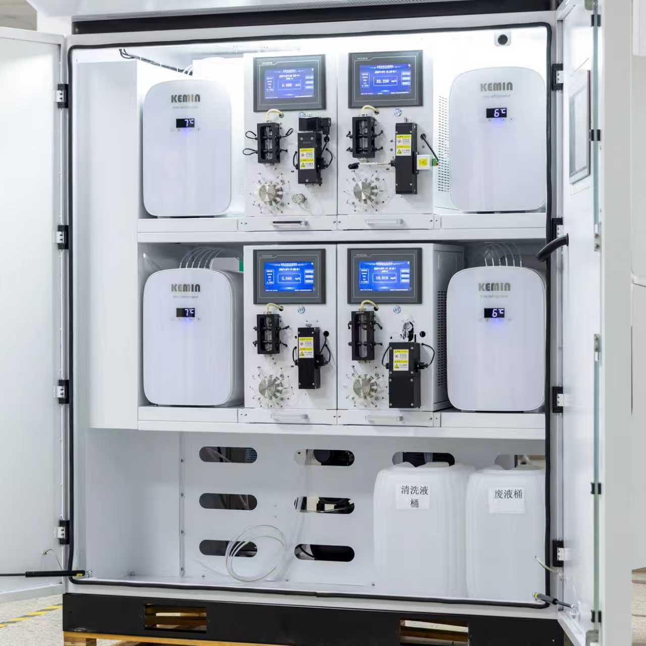 Estaci&oacute;n de monitoreo autom&aacute;tica de calidad del agua a peque&ntilde;a escala para exteriores